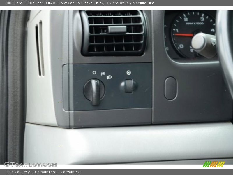 Oxford White / Medium Flint 2006 Ford F550 Super Duty XL Crew Cab 4x4 Stake Truck