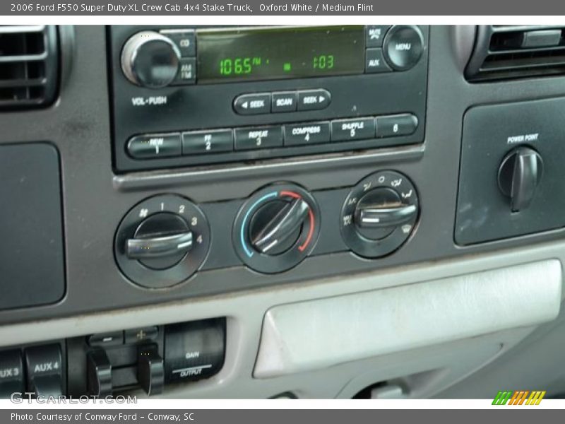 Oxford White / Medium Flint 2006 Ford F550 Super Duty XL Crew Cab 4x4 Stake Truck