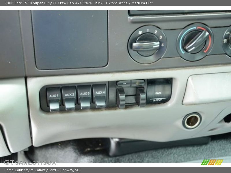 Oxford White / Medium Flint 2006 Ford F550 Super Duty XL Crew Cab 4x4 Stake Truck