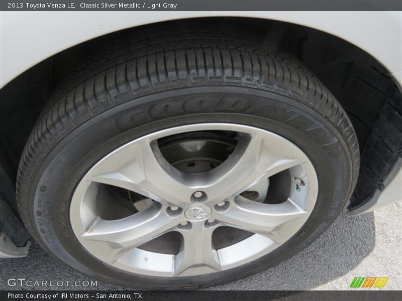 Classic Silver Metallic / Light Gray 2013 Toyota Venza LE