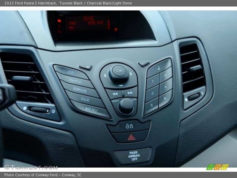 Tuxedo Black / Charcoal Black/Light Stone 2013 Ford Fiesta S Hatchback