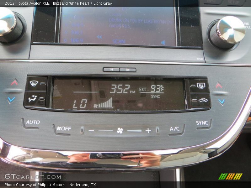 Blizzard White Pearl / Light Gray 2013 Toyota Avalon XLE