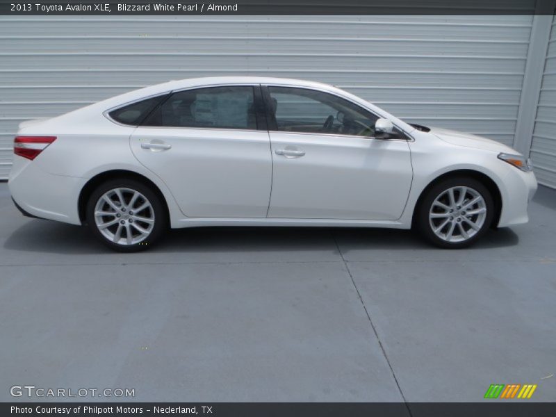 Blizzard White Pearl / Almond 2013 Toyota Avalon XLE