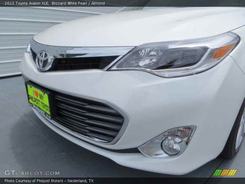 Blizzard White Pearl / Almond 2013 Toyota Avalon XLE