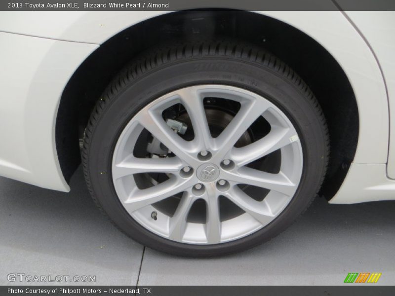 Blizzard White Pearl / Almond 2013 Toyota Avalon XLE