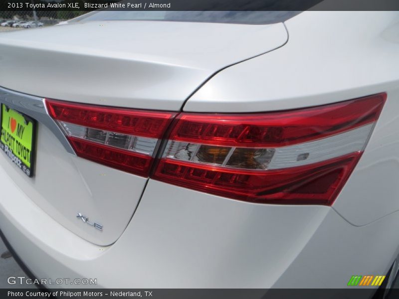 Blizzard White Pearl / Almond 2013 Toyota Avalon XLE