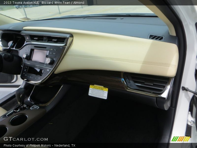 Blizzard White Pearl / Almond 2013 Toyota Avalon XLE
