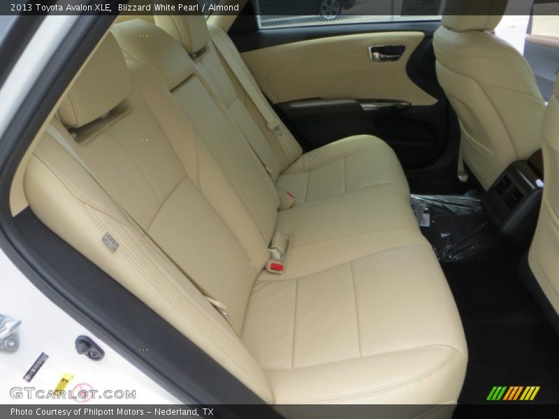 Blizzard White Pearl / Almond 2013 Toyota Avalon XLE