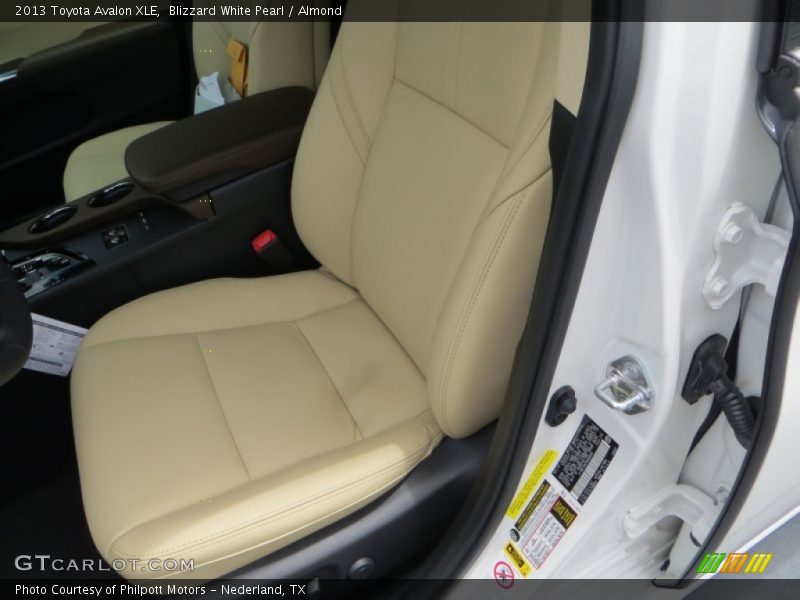 Blizzard White Pearl / Almond 2013 Toyota Avalon XLE