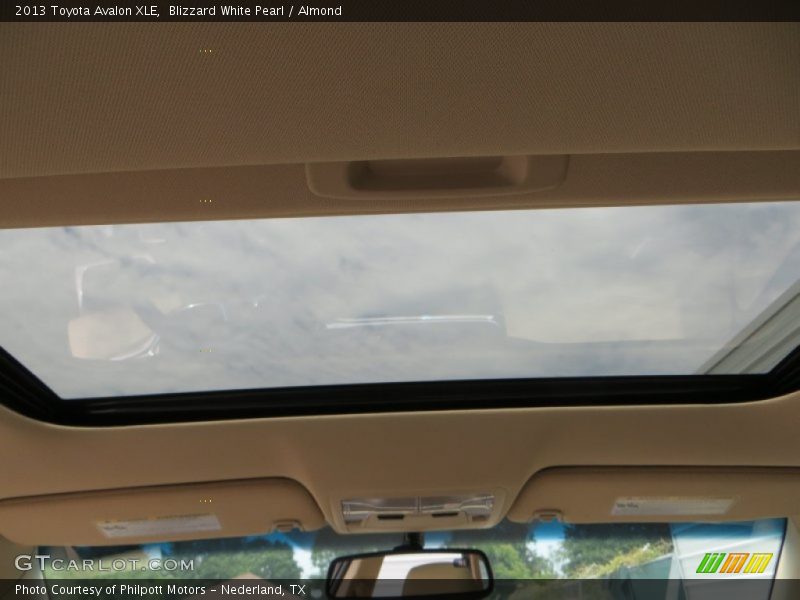 Blizzard White Pearl / Almond 2013 Toyota Avalon XLE
