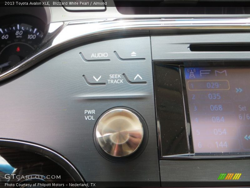 Blizzard White Pearl / Almond 2013 Toyota Avalon XLE
