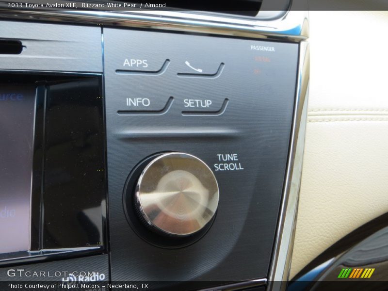 Blizzard White Pearl / Almond 2013 Toyota Avalon XLE