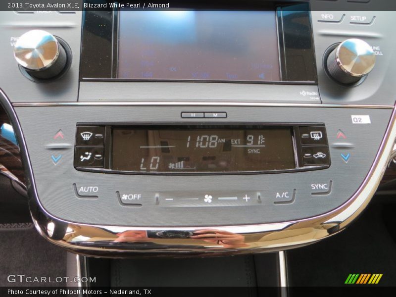 Blizzard White Pearl / Almond 2013 Toyota Avalon XLE