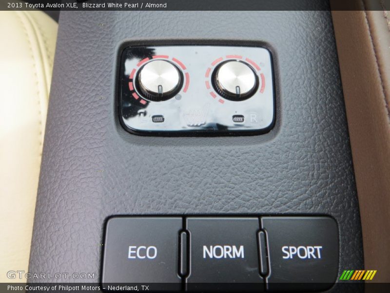 Blizzard White Pearl / Almond 2013 Toyota Avalon XLE