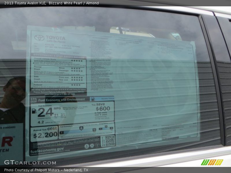Blizzard White Pearl / Almond 2013 Toyota Avalon XLE