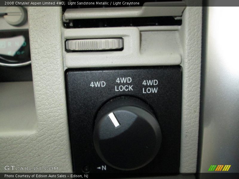 Light Sandstone Metallic / Light Graystone 2008 Chrysler Aspen Limited 4WD