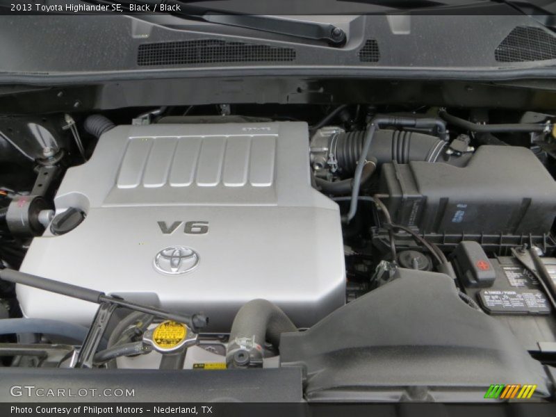 Black / Black 2013 Toyota Highlander SE