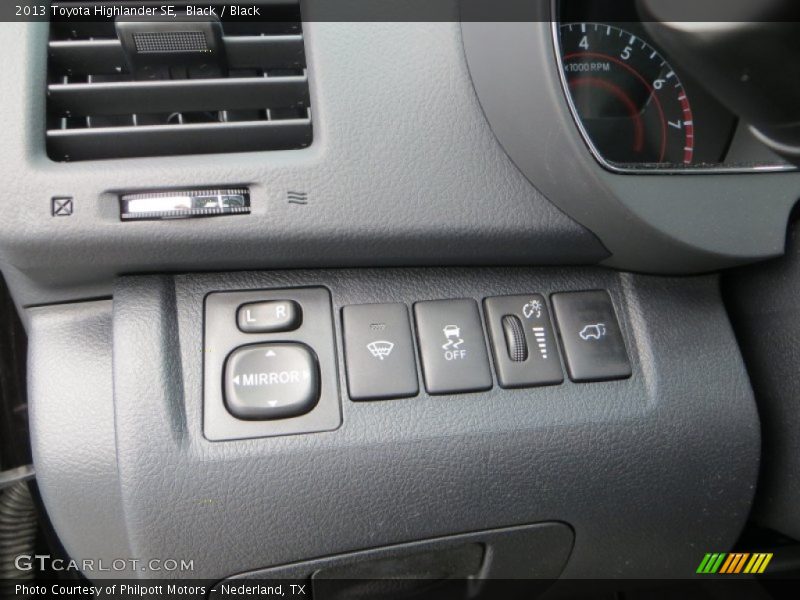 Black / Black 2013 Toyota Highlander SE