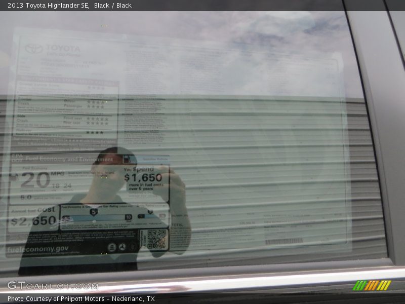 Black / Black 2013 Toyota Highlander SE