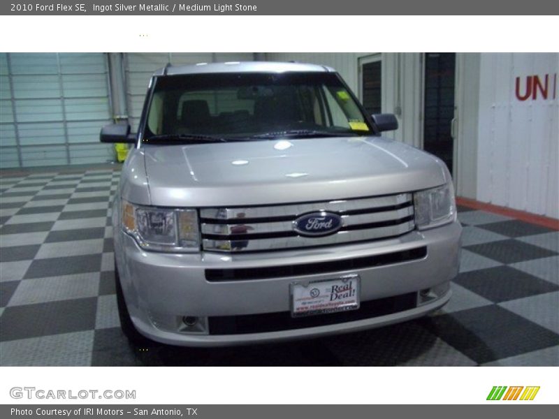 Ingot Silver Metallic / Medium Light Stone 2010 Ford Flex SE