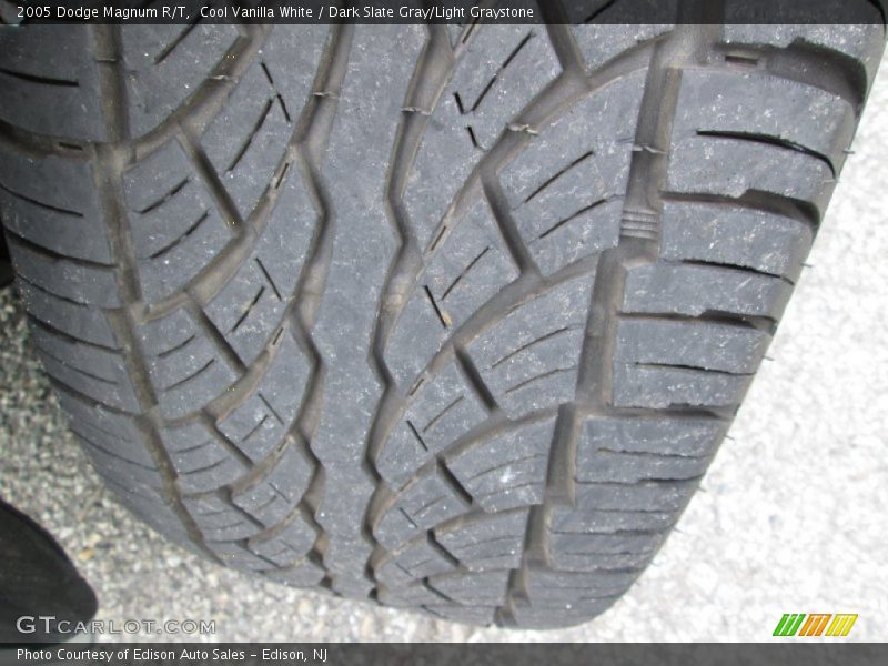 Cool Vanilla White / Dark Slate Gray/Light Graystone 2005 Dodge Magnum R/T