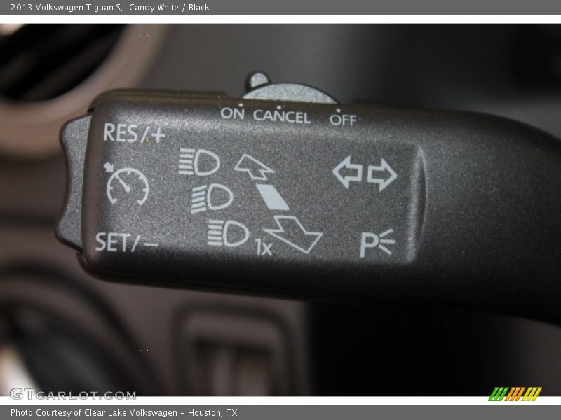 Candy White / Black 2013 Volkswagen Tiguan S
