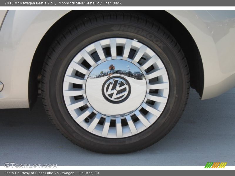 Moonrock Silver Metallic / Titan Black 2013 Volkswagen Beetle 2.5L