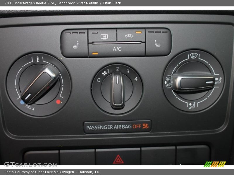 Moonrock Silver Metallic / Titan Black 2013 Volkswagen Beetle 2.5L