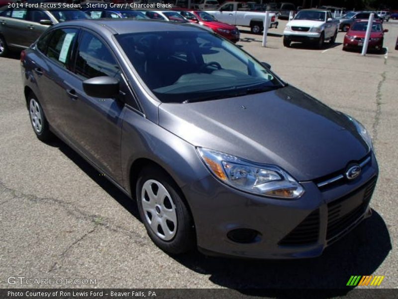 Front 3/4 View of 2014 Focus S Sedan