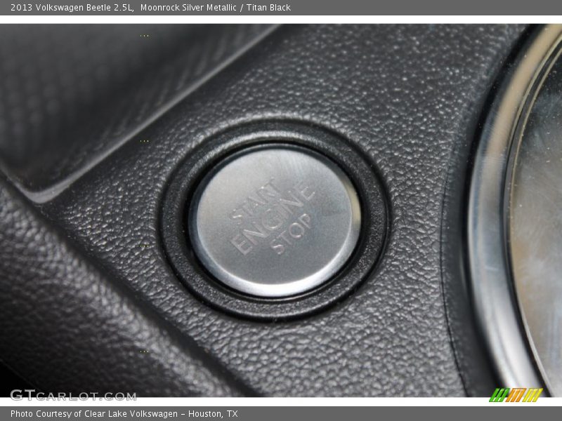 Moonrock Silver Metallic / Titan Black 2013 Volkswagen Beetle 2.5L