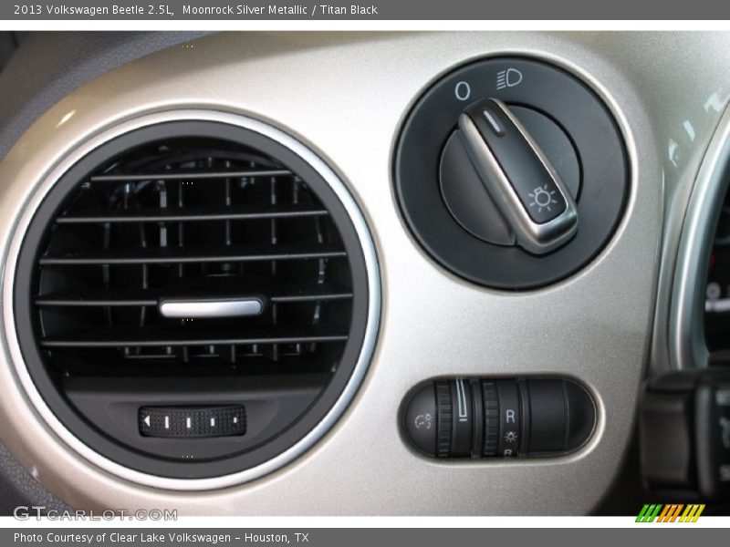 Moonrock Silver Metallic / Titan Black 2013 Volkswagen Beetle 2.5L