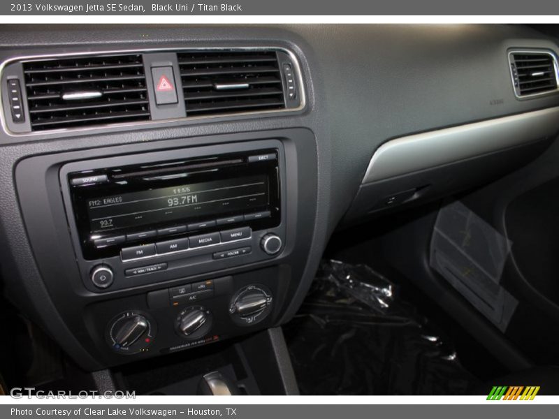 Black Uni / Titan Black 2013 Volkswagen Jetta SE Sedan