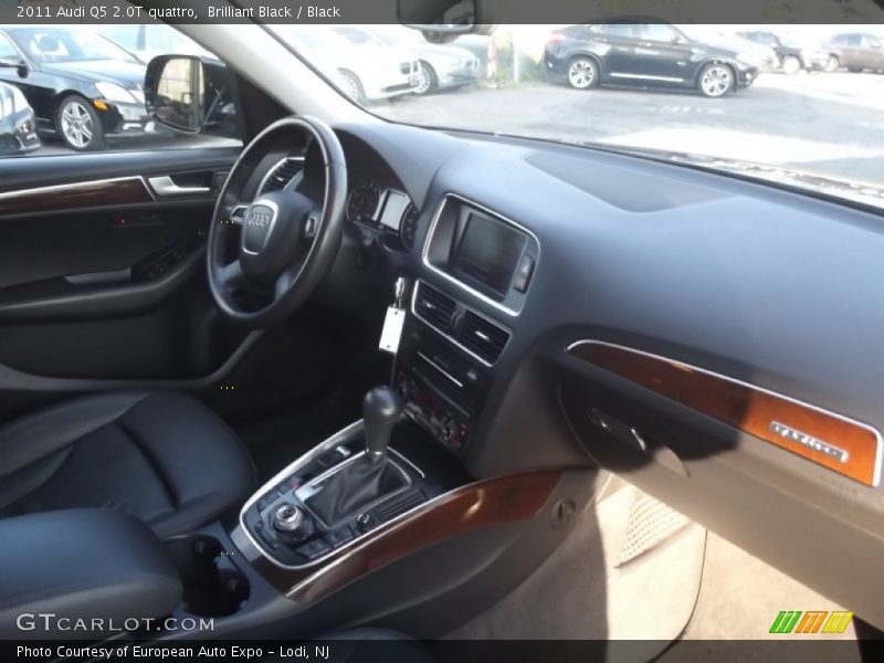 Brilliant Black / Black 2011 Audi Q5 2.0T quattro