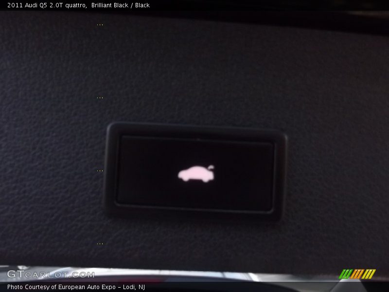 Brilliant Black / Black 2011 Audi Q5 2.0T quattro