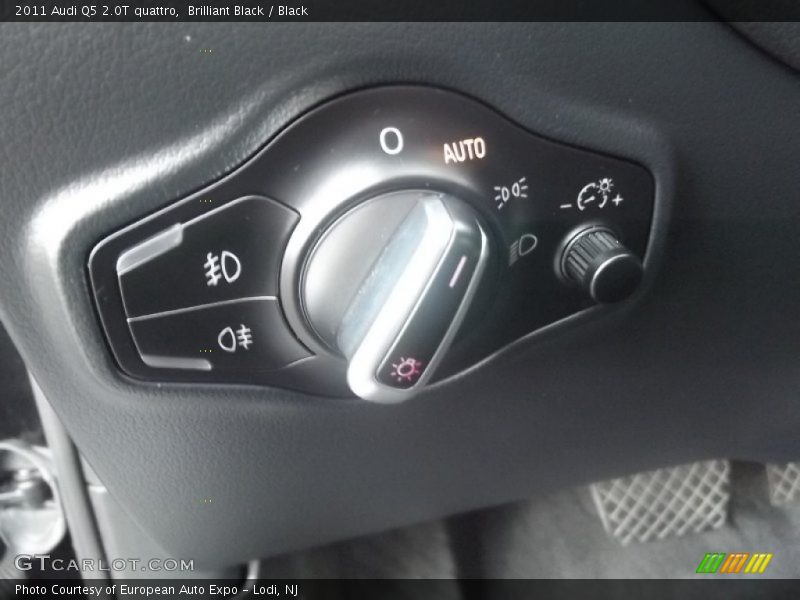 Brilliant Black / Black 2011 Audi Q5 2.0T quattro
