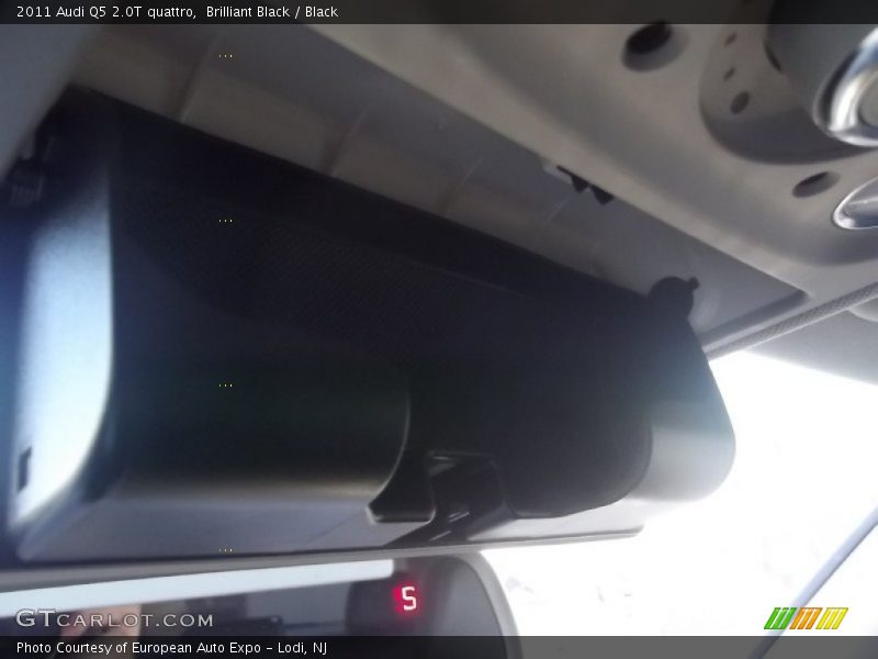 Brilliant Black / Black 2011 Audi Q5 2.0T quattro