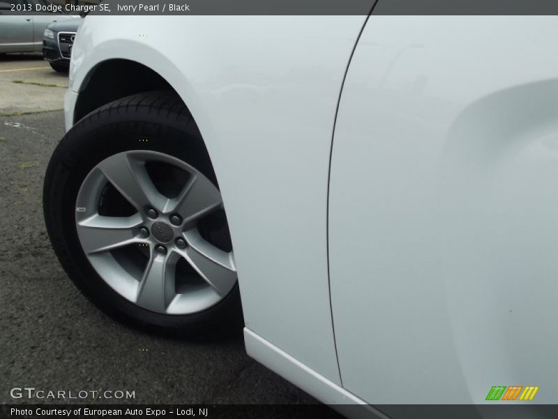 Ivory Pearl / Black 2013 Dodge Charger SE