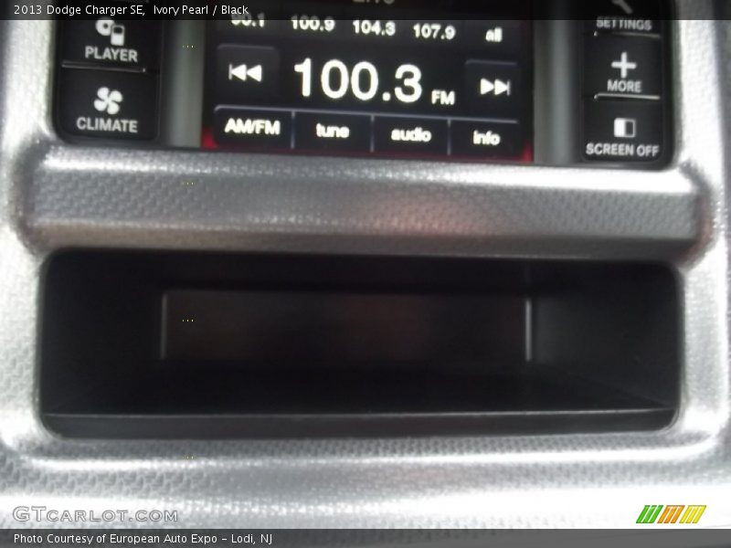 Ivory Pearl / Black 2013 Dodge Charger SE