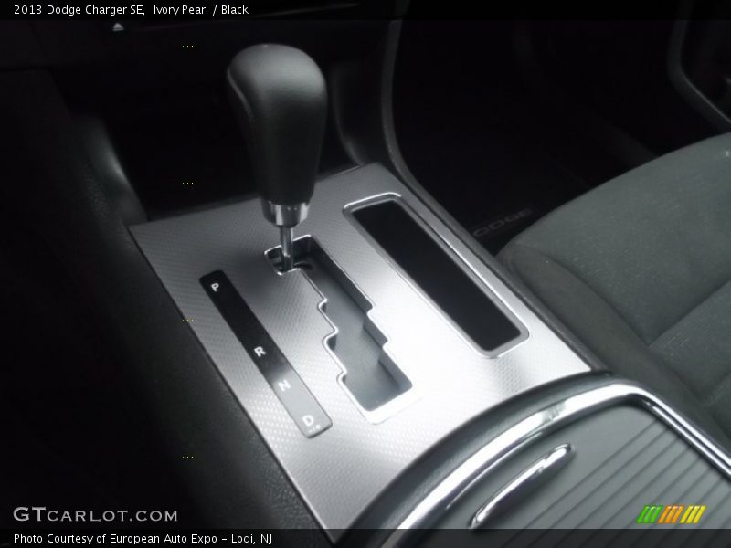 Ivory Pearl / Black 2013 Dodge Charger SE