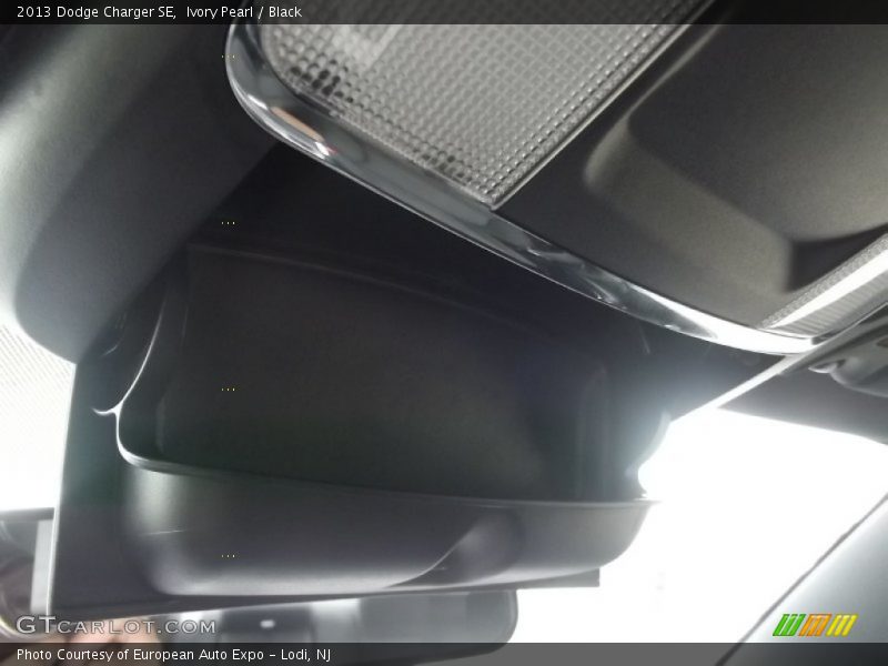 Ivory Pearl / Black 2013 Dodge Charger SE