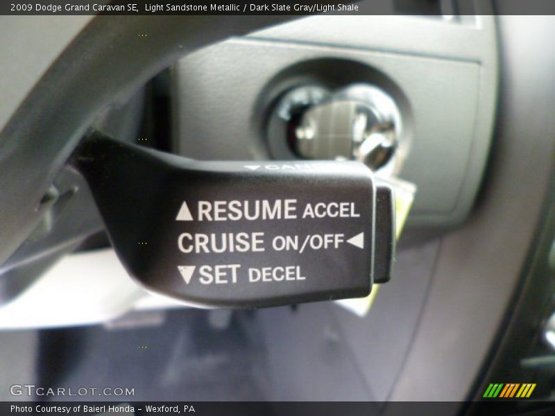 Light Sandstone Metallic / Dark Slate Gray/Light Shale 2009 Dodge Grand Caravan SE