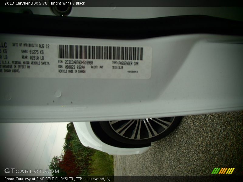 Bright White / Black 2013 Chrysler 300 S V8