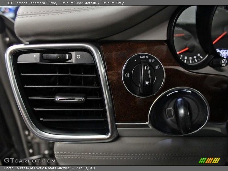 Controls of 2010 Panamera Turbo