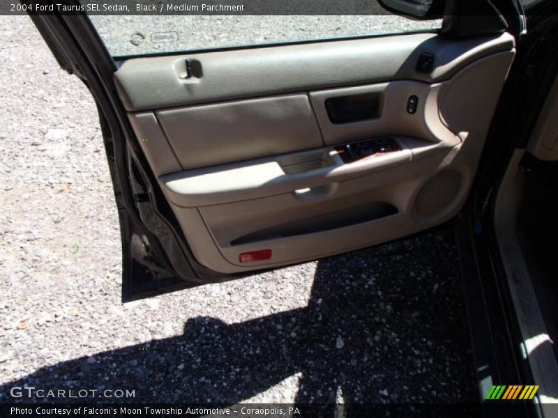 Black / Medium Parchment 2004 Ford Taurus SEL Sedan