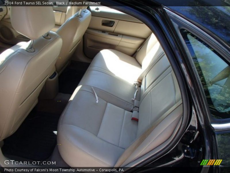 Black / Medium Parchment 2004 Ford Taurus SEL Sedan