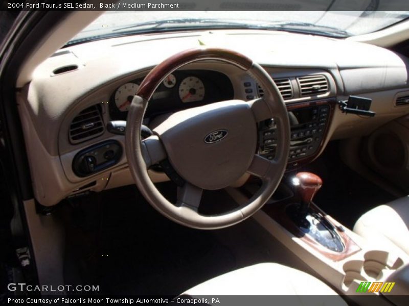 Black / Medium Parchment 2004 Ford Taurus SEL Sedan