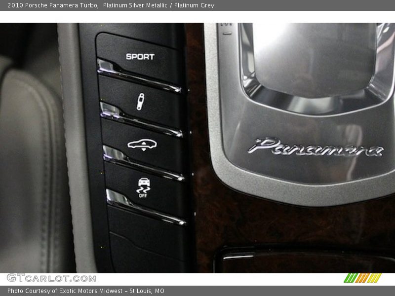 Controls of 2010 Panamera Turbo