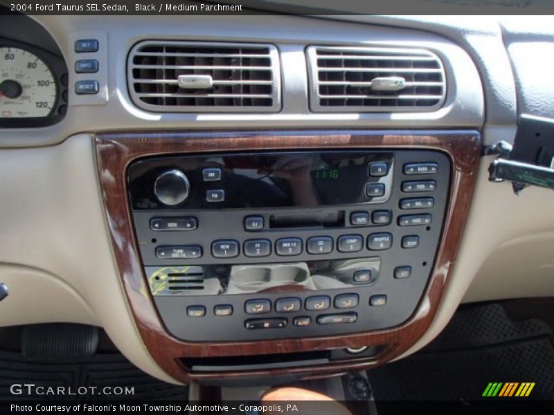 Black / Medium Parchment 2004 Ford Taurus SEL Sedan