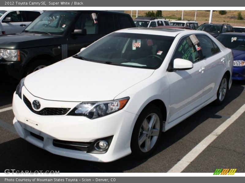 Super White / Black 2012 Toyota Camry SE