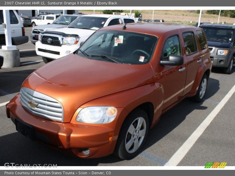 Front 3/4 View of 2007 HHR LS